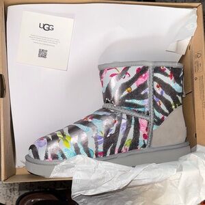 Brand NEW never worn UGG W/Classic mini tiger flower boots